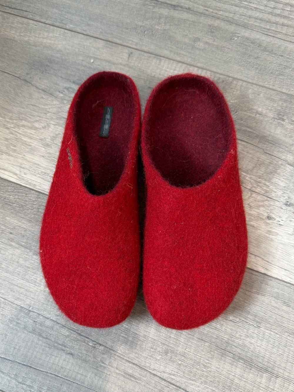 Red Women's Felt Slip-On House Slippers